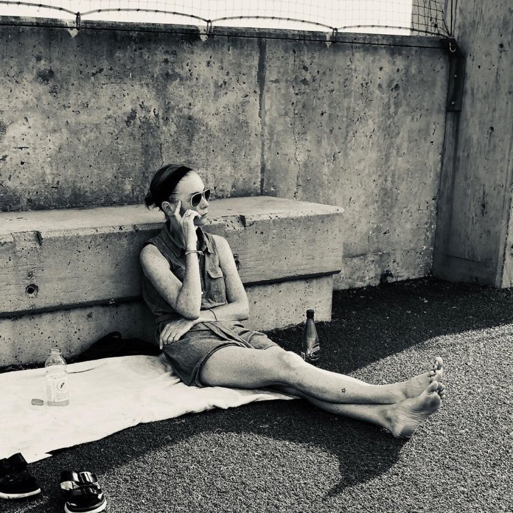 Julianna Nicholson legs