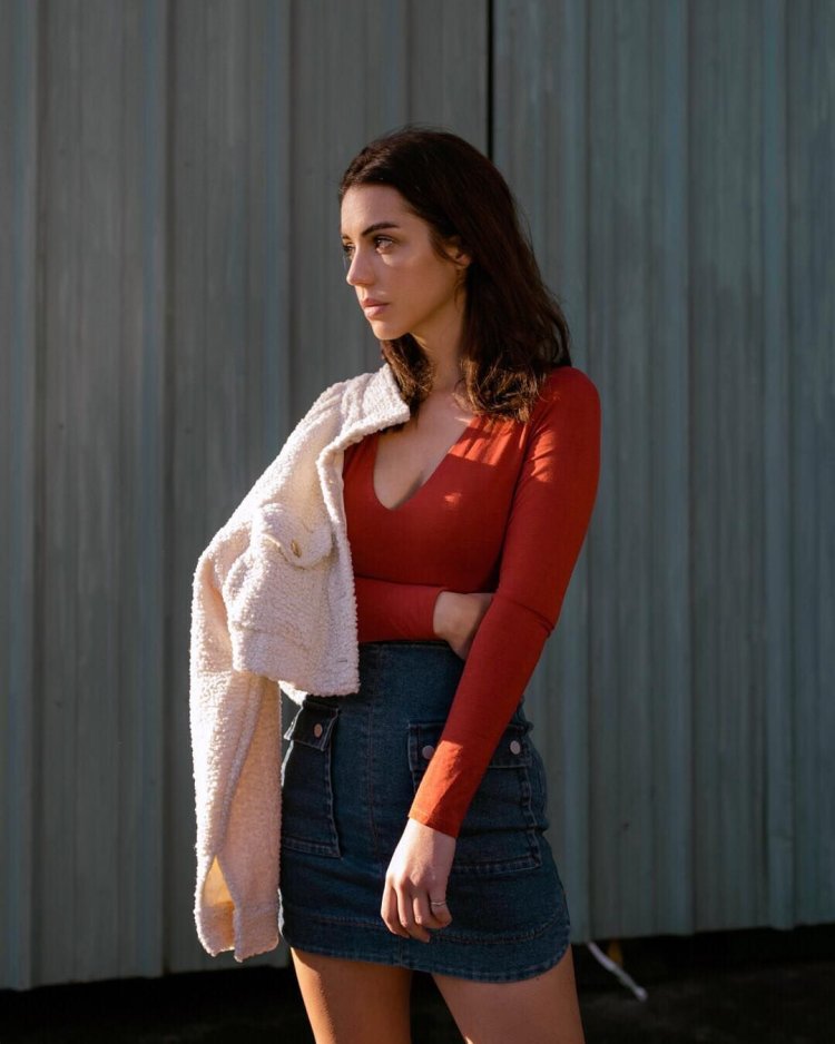 Adelaide Kane in jeans