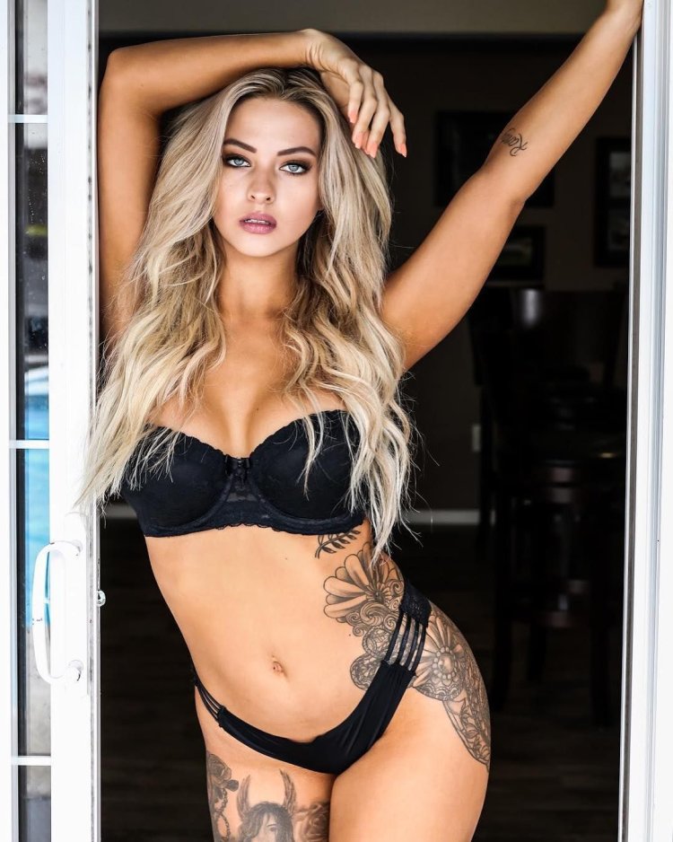 Ashley Resch in linen