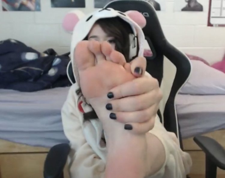 Karina Strimmersha foot