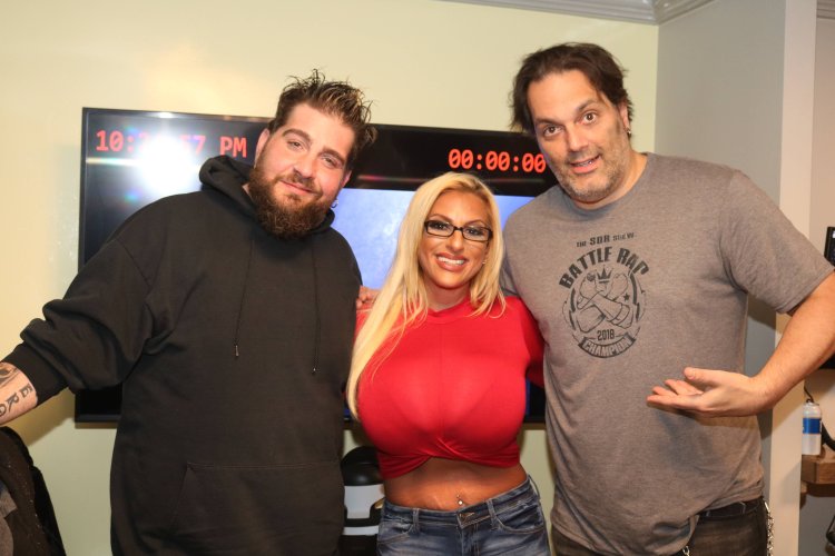 Taylor Stevens photo