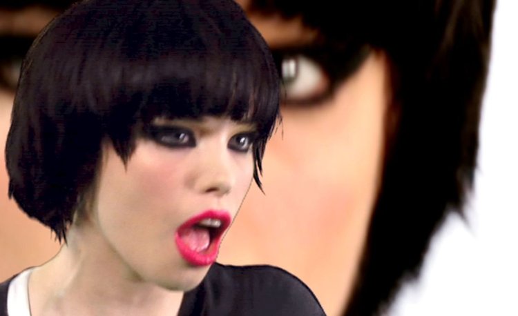 Alice Glass Crystal Castles black hair