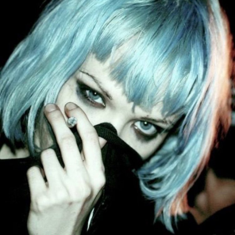 Alice Glass Crystal Castles