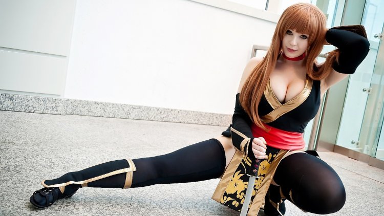 Dead or Alive 6 Kasumi cosplay