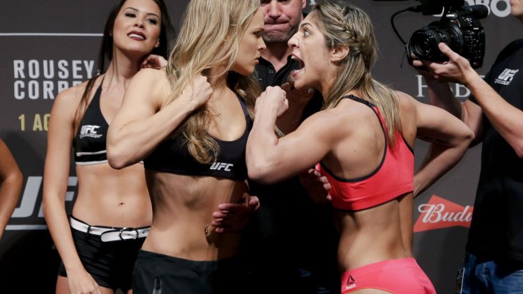 Three girls fighters