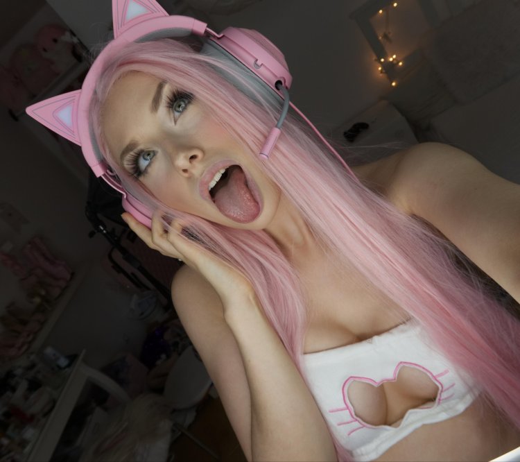 Ahegao cosplay nob