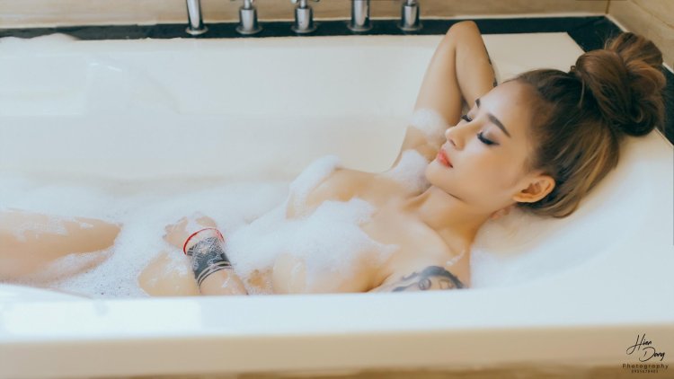 Julia Margulis Hot Maxim