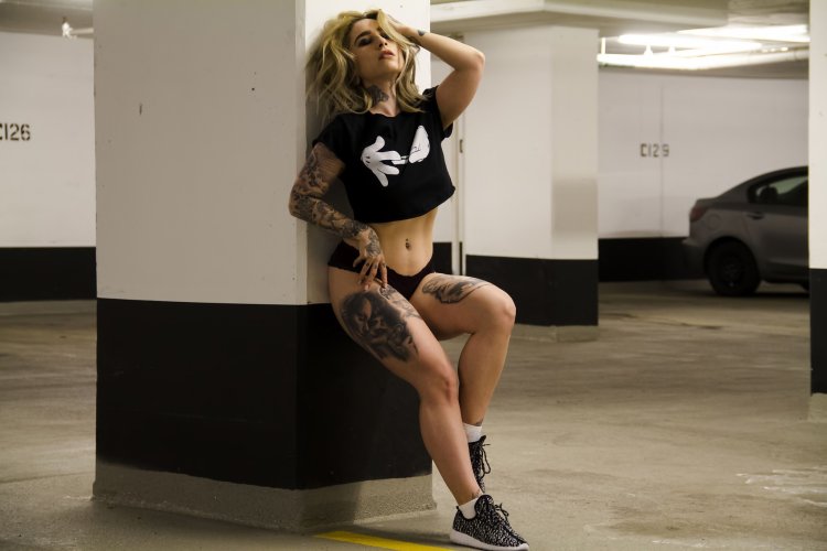 Tattooed blonde in shorts