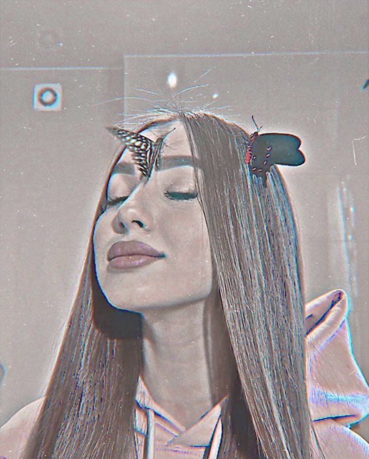 Lady Diana 2022 in a dress