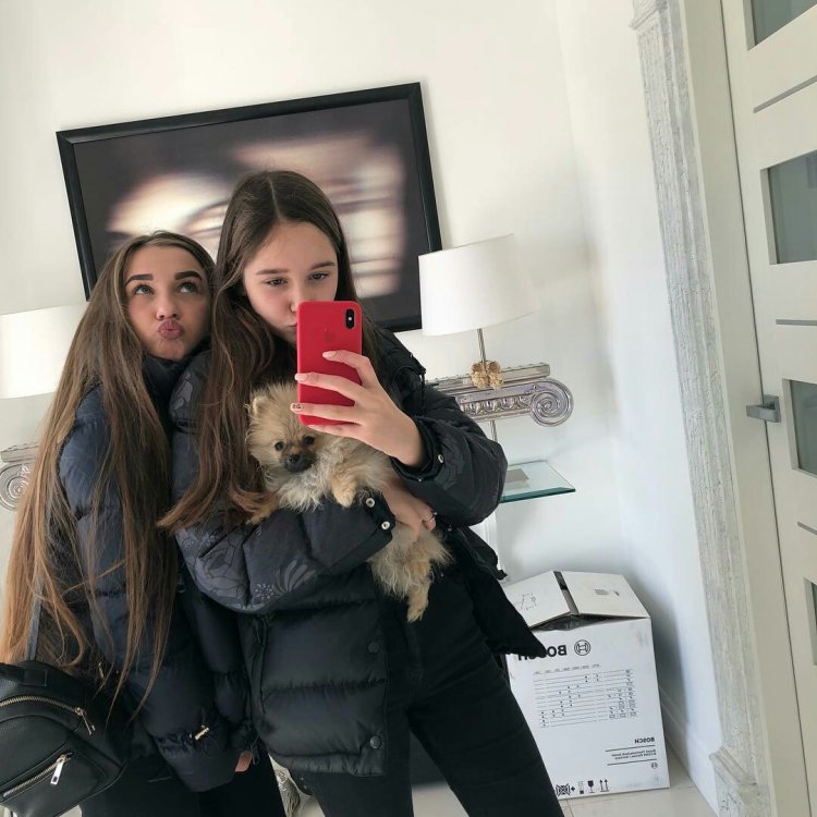 Lady Diana Zaitseva in the pool