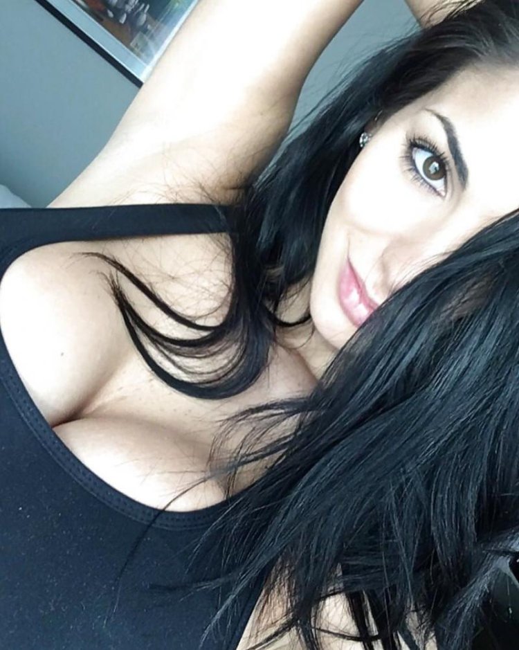 Libby Powell.Libby-Powell 18 Selfies