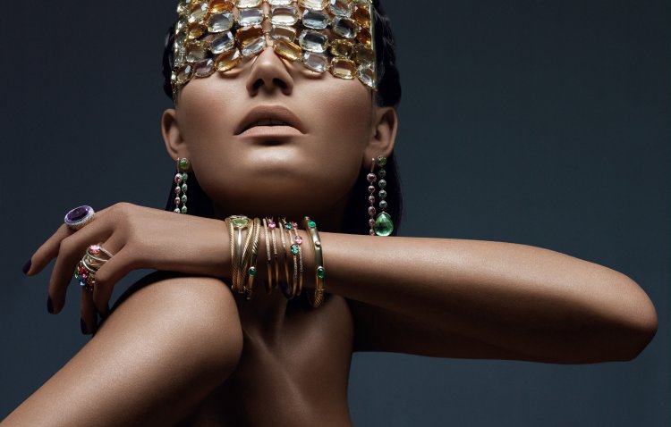 Creative advertising of jewelry