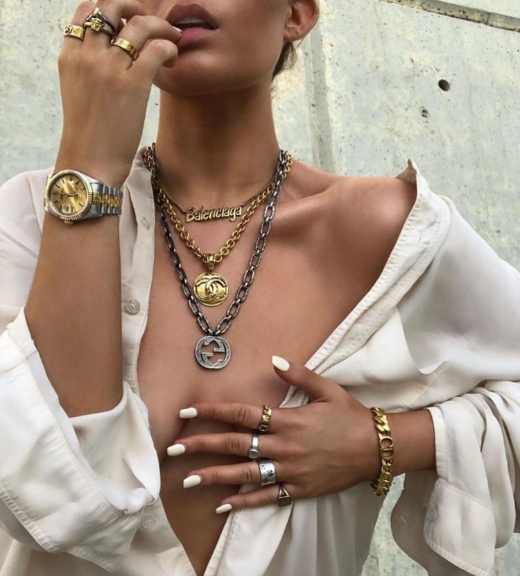 Fashionable decorations