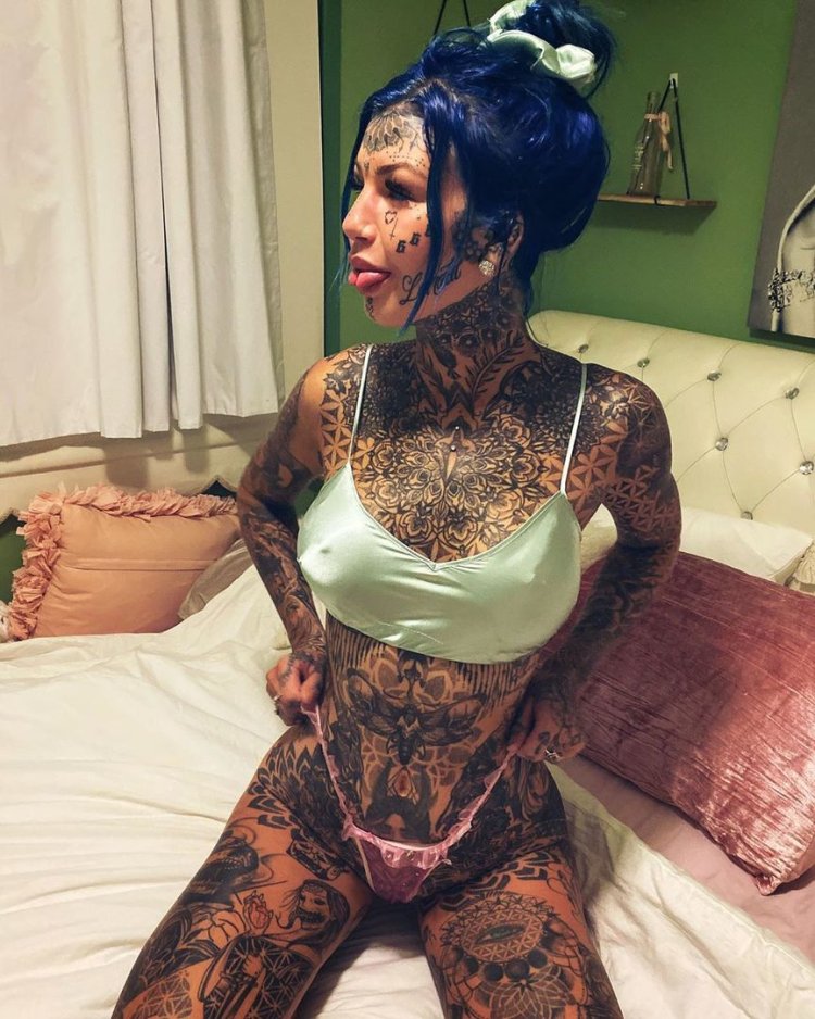 Tattooed Amber Luke