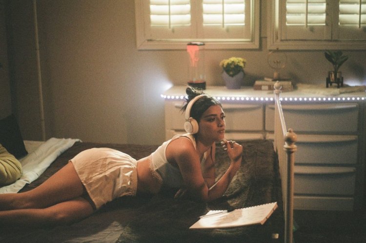 Charlie Damelio Kiss