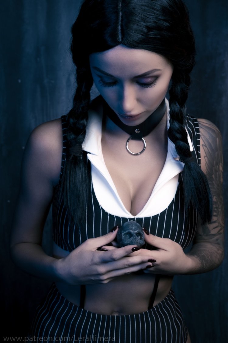 Wensdi Addams Cosplay