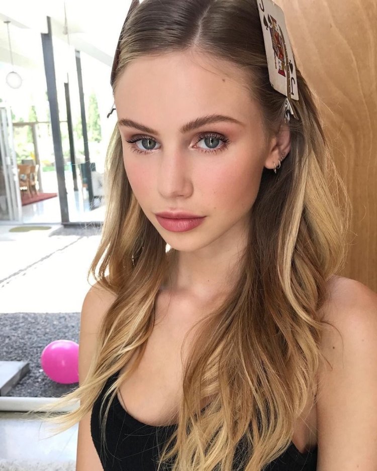 Scarlett Rose Leithold Selfie