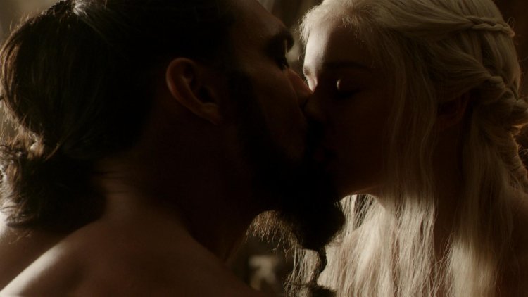 Emilia Clark and Drogo Scene