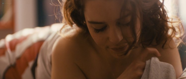 Emilia Clark is completely naked