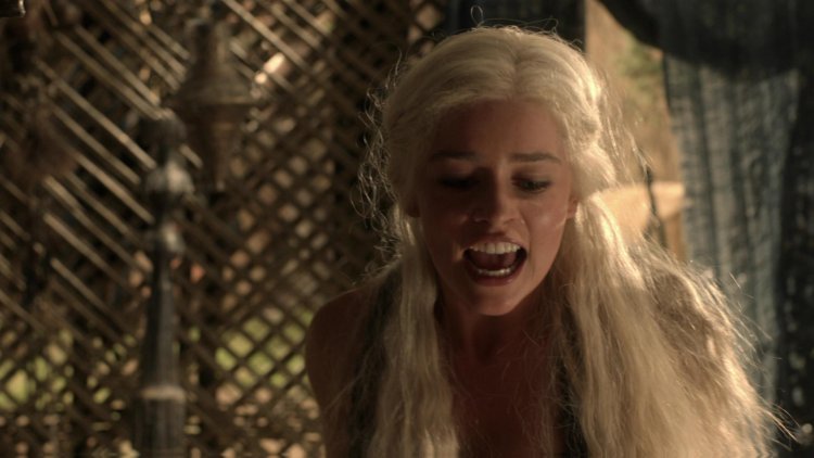 Emilia Clark Hot Daenerys