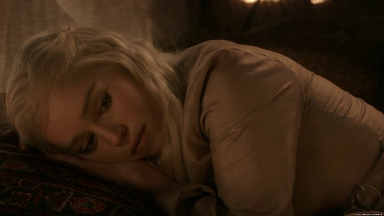 Daenerys in bed