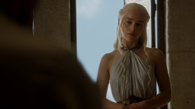 Emilia Clark Hot Daenerys