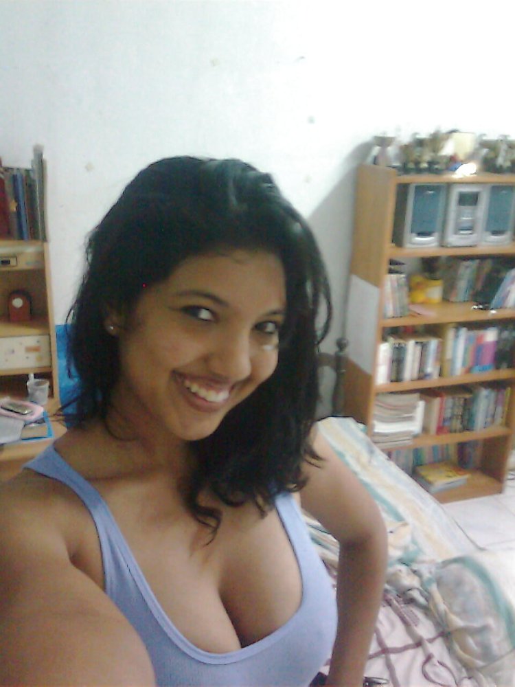 Selfie Girls Sri Lanka