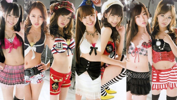 AKB48 in swimsuits