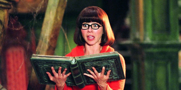 Linda Cardellini is hot