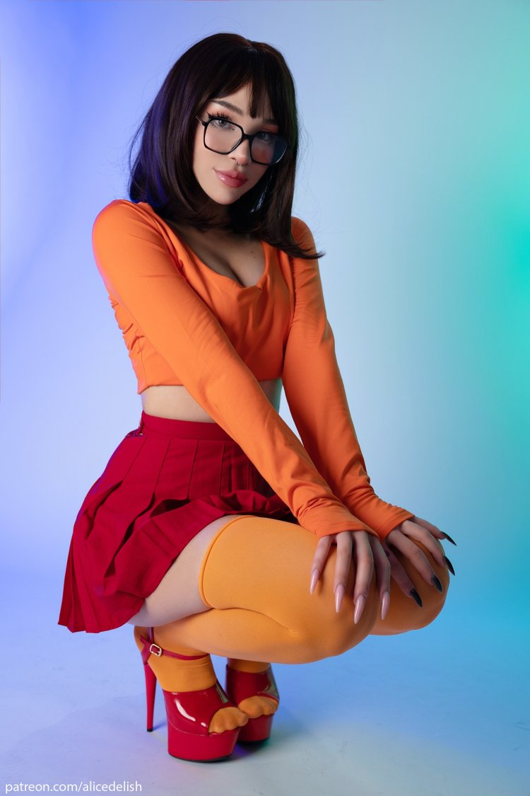 Velma Dinkley in the diaper