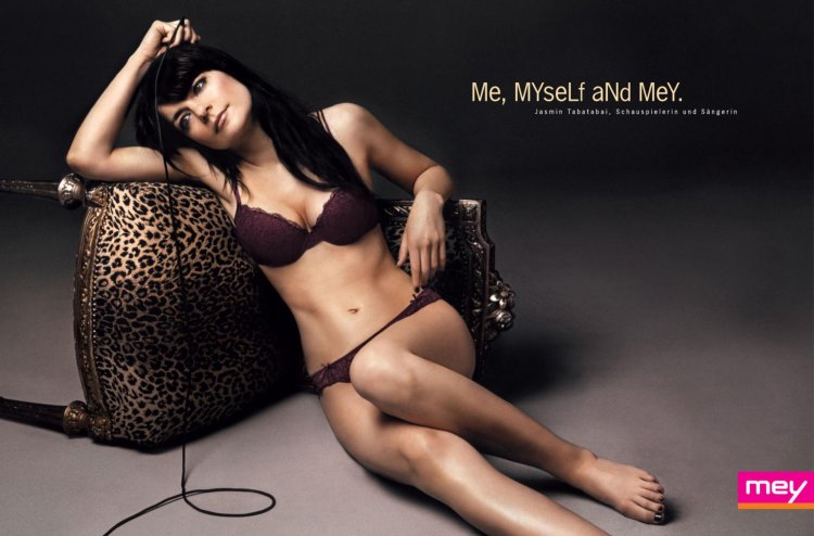 Naked singer Jasmine