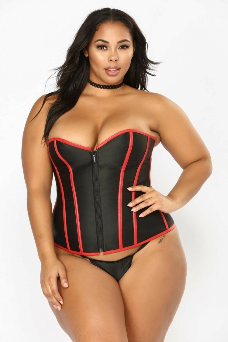 Tabria Majors model Plus-Size