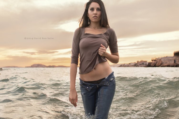 Nadine Cole in a short T -shirt