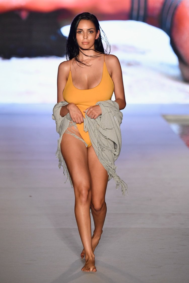 Tara Yaji hot in a swimsuit