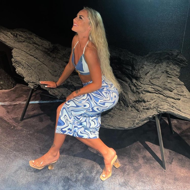 Alisha lehmann photo figure