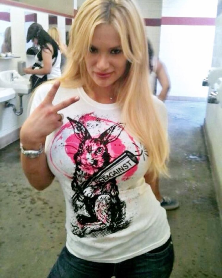 Michel Sarmiento in underwear