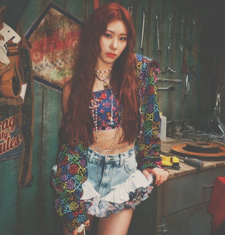 ITZY CHAERYEONG LOCO