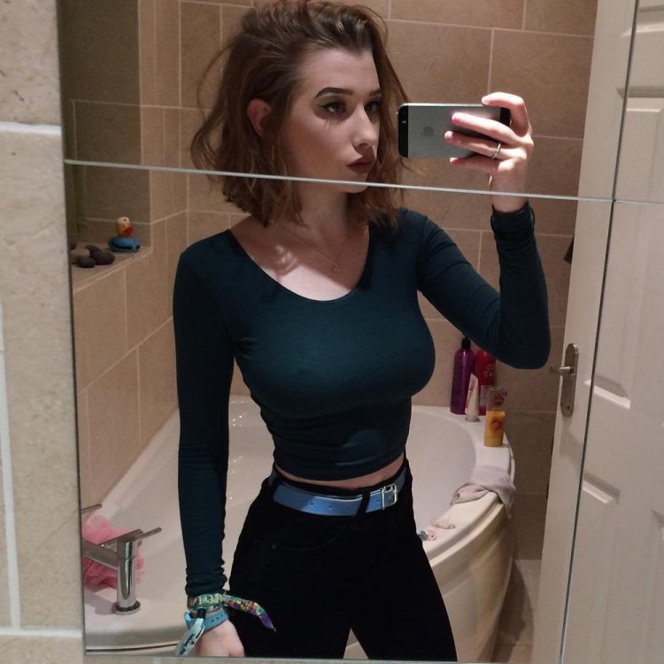 Niece Waidhofer Selfie