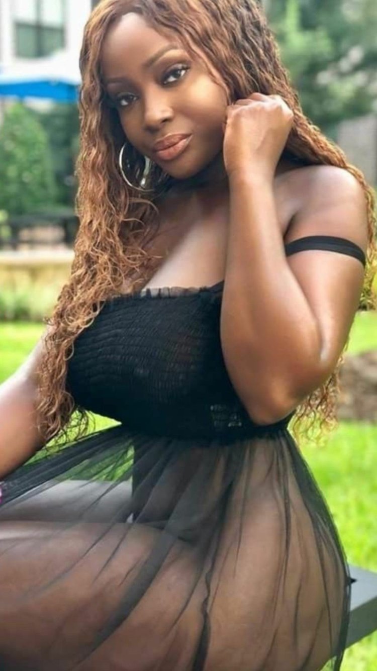 Black woman with a big back