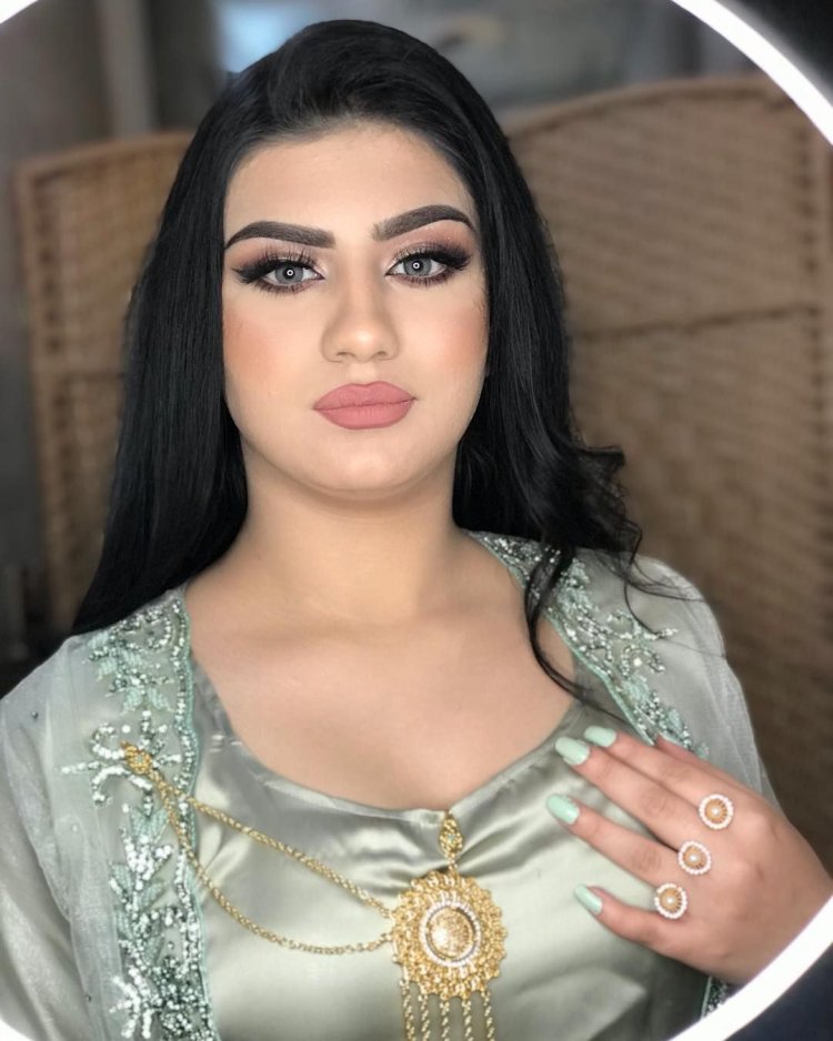 Arab Actress Smoking