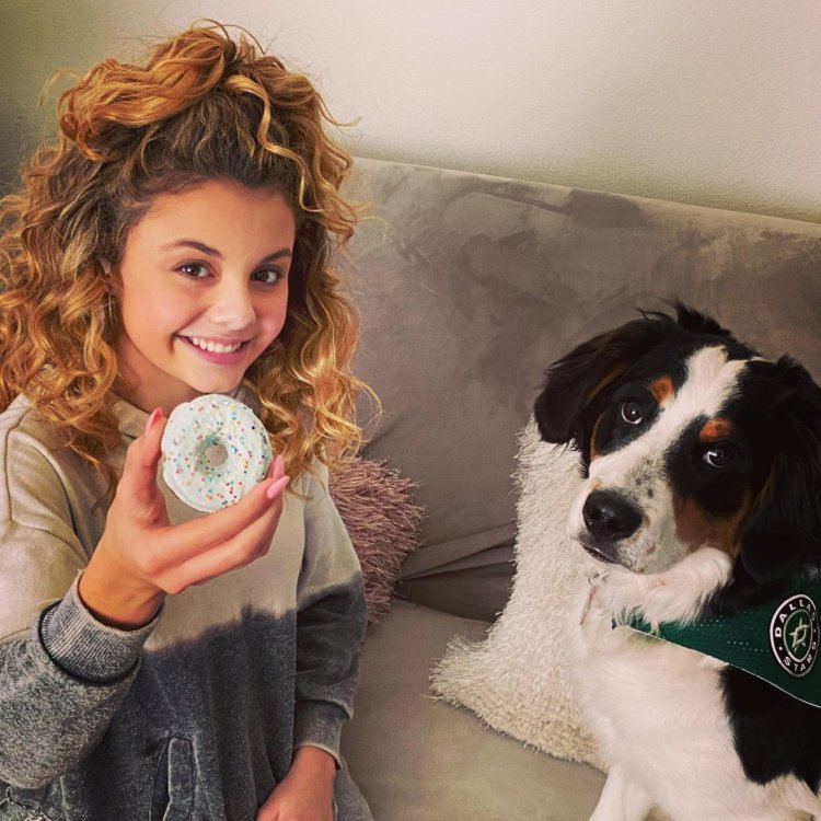 Mallori James Mahoni 2022