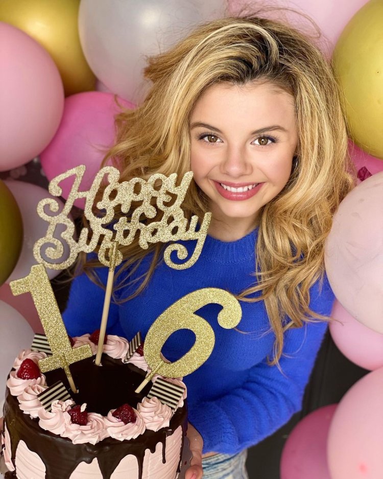 Mallori James Mahoni legs