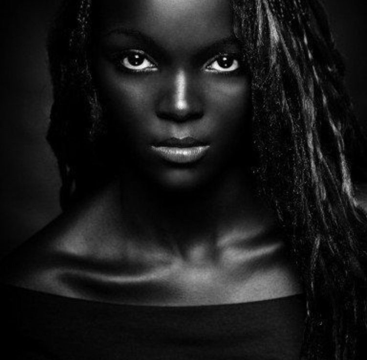 Black actress with dreadlocks