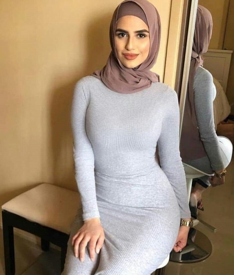 Amalia Zakolkhanova in a tight -fitting hijab