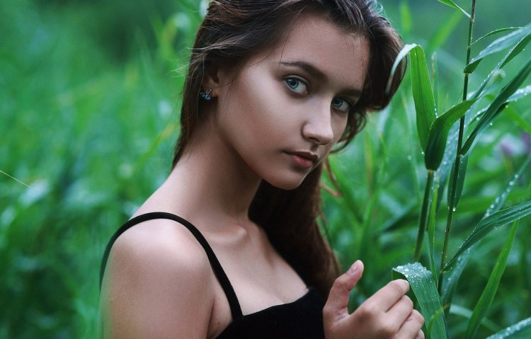 Photo portraits of girls in nature