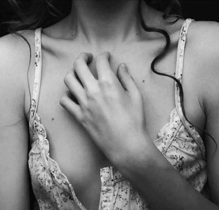 Girl's chest aesthetics