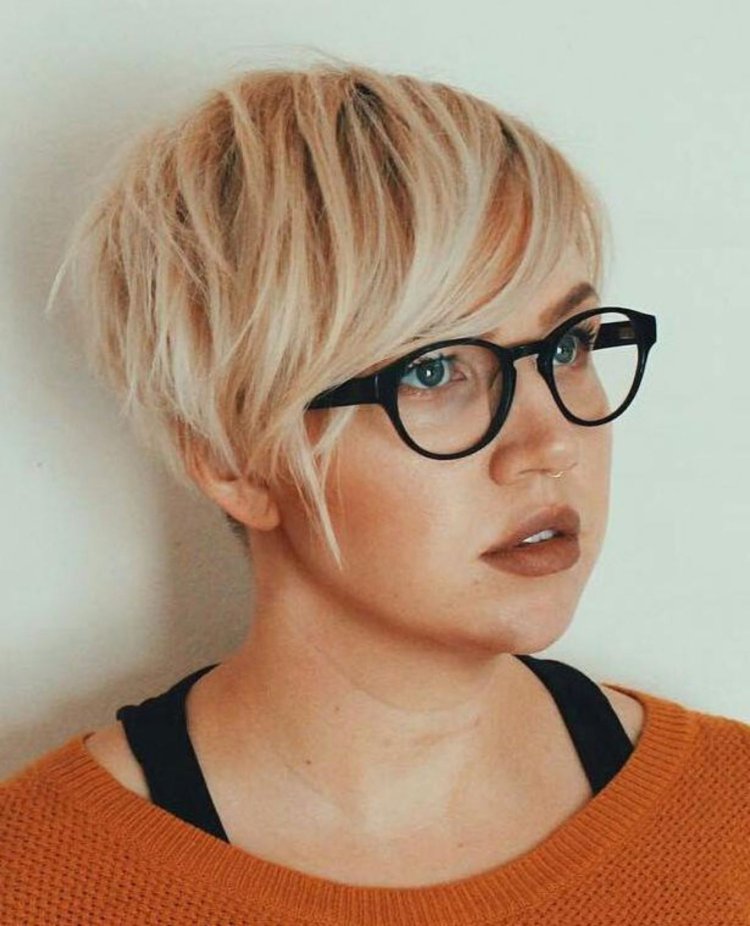 Short haircuts with glasses