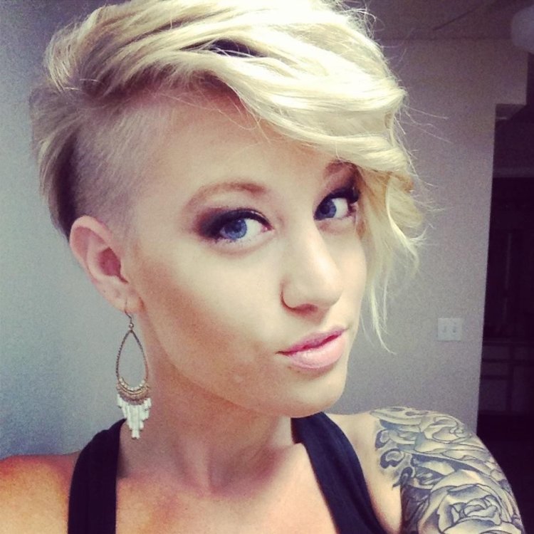 Short haircut blond with shaved sides