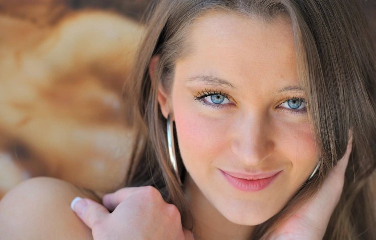 Dani Daniels Wallpaper Blue