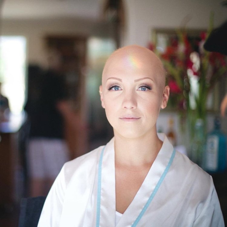Short haircuts after chemotherapy